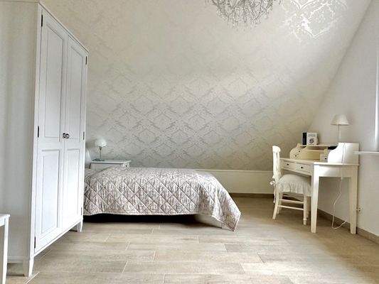 Ein einladend und hell gestalteter Raum