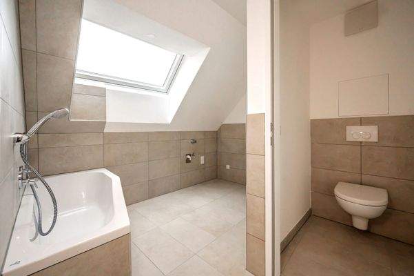 Badezimmer mit Fenster