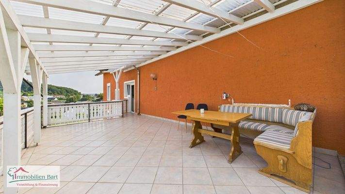 überdachte Terrasse