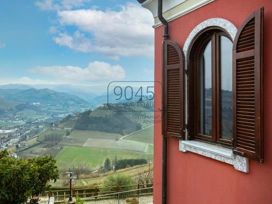 Anwesen mit Charme, Panoramablick und mit Weinberg in Rivoli - Piemont