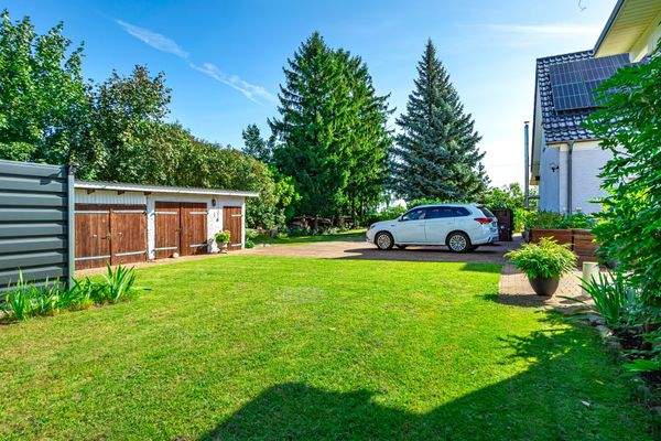 Blick zur Straßeseite