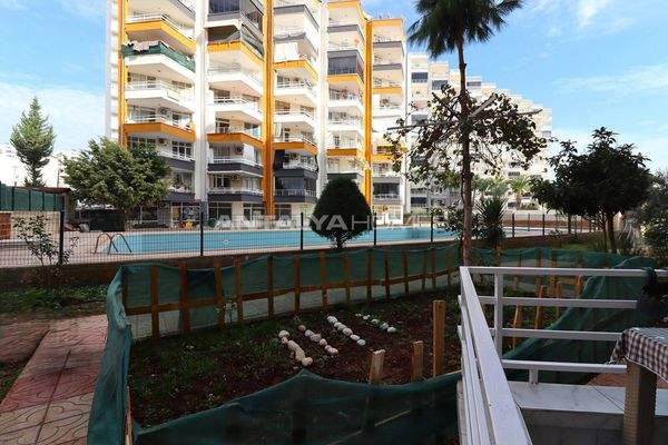 Garden Floor Flat for Sale in Beyazgül Complex, Mersin Tece