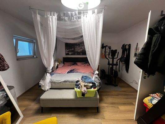 Schlafzimmer (Keller)