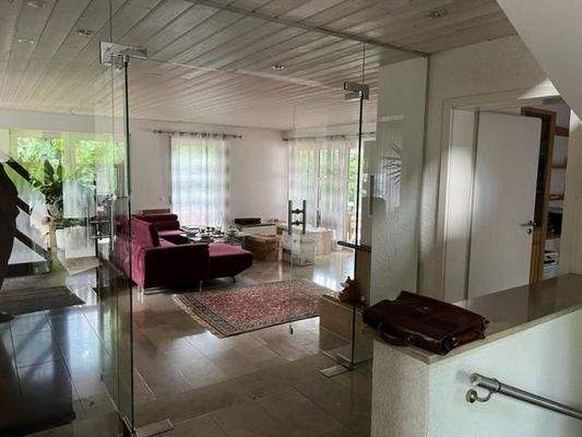 Windfang/Diele mit Blick zum Wohnzimmer