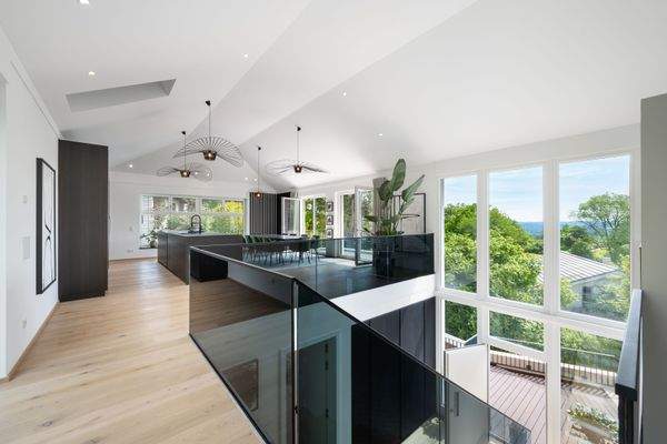 Offene Küche mit angrenzendem Essbereich