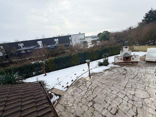 Terrasse vom Balkon aus