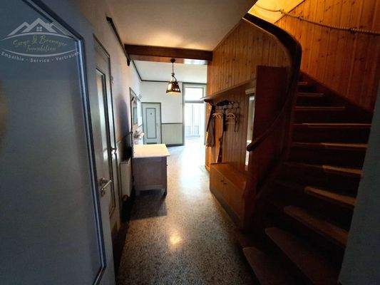 8 Eingangsbereich II