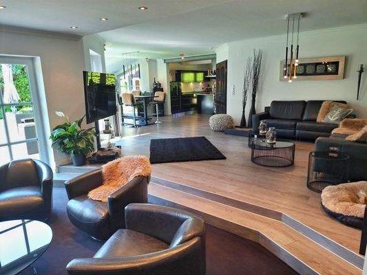 Wohn-und Esszimmer mit offener Küche