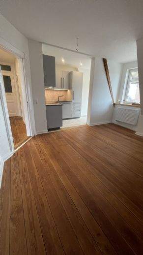 Aufwendig sanierte 2,5-Zimmerwohnung mit EBK zu vermieten! - Foto 4