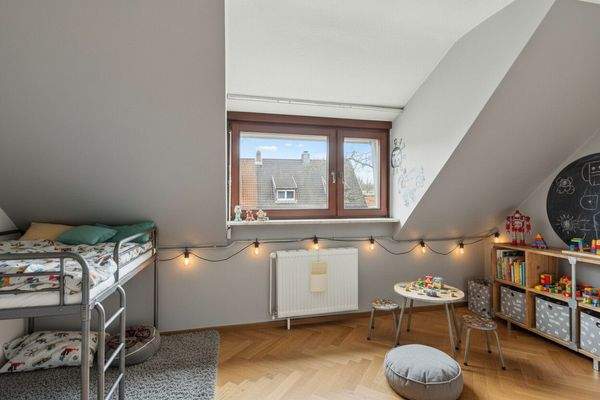 Alternative: Zimmer  1 mit KI eingerichtet