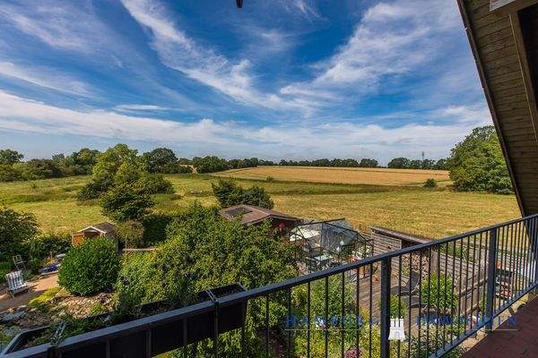 Balkon 1.OG Ausblick Feldrandlage