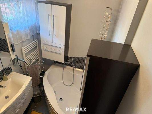 OG Bad mit Dusche & Wanne