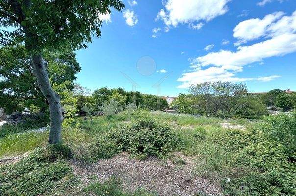 Schönes Grundstück in ruhiger Umgebung auf Krk