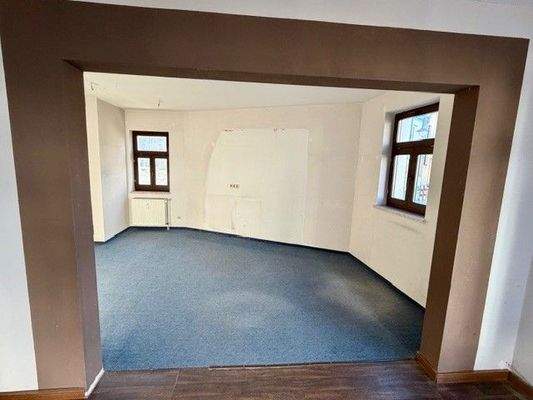 Sicht vom Empfangsbereich in den hinteren Raum.jpg