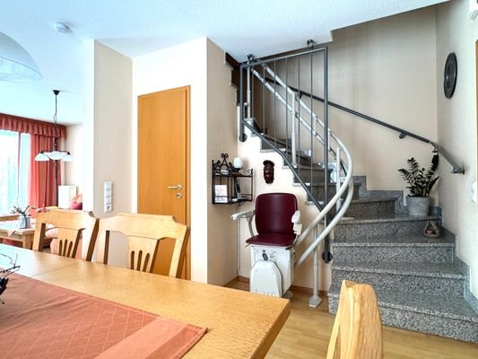 Treppe mit Treppenlift