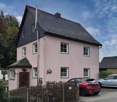 vordere Ansicht vom Haus