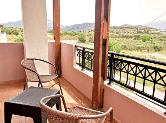 Kreta, Roumeli: Villa in kleiner Wohnanlage zu verkaufen