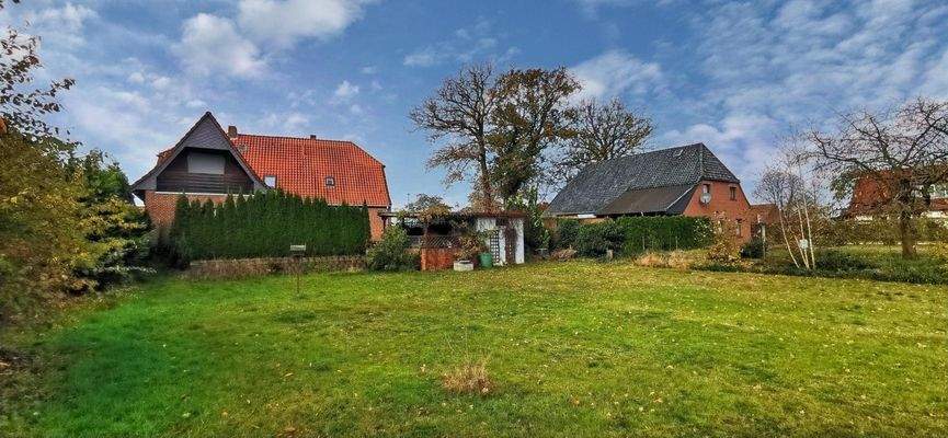 Blick Richtung / Straße / Zuwegung