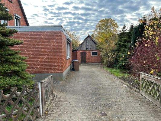 ANBAU / ZUFAHRT / STALL