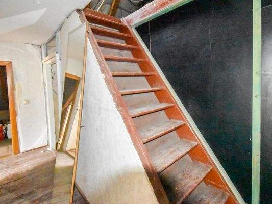 Treppe Spitzboden