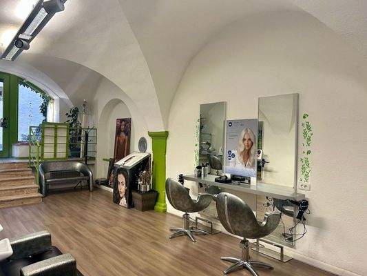 Gewerbeimmobilie-in-bozen-zu-kaufen_immobilien-in-bozen-kaufen_friseursalon-kaufen_friseursalon-kaufen-in-bozen-Immobilien-südtirol_immobilien-in-südtirol_wohnung-in-bozen-kaufen_wohnung-kaufen-in-südtirol_wohnung-kaufen-für-wenig-geld_günstge-gewerbeimmo