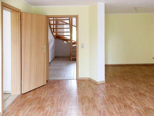 12_EG - Wohnzimmer zum Treppenhaus.JPG