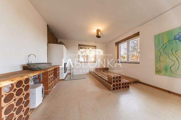 Wohnzimmer mit Kamin