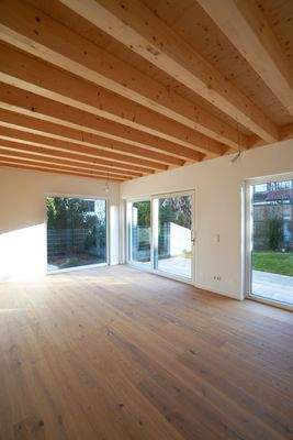 Wohn-/ Essbereich mit Zugang zum Garten