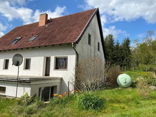 Titelbild - Rückansicht mit Garten und Terrasse