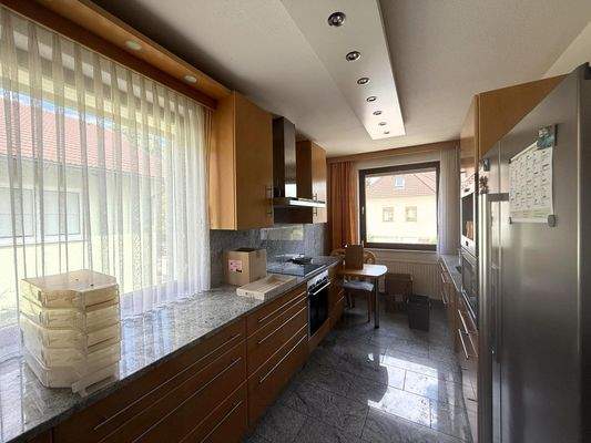 OG 1 / Küche (1/2) im Holzdesign