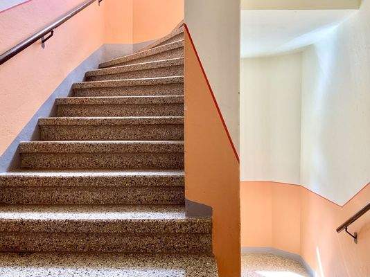 Geräumige Treppenhäuser