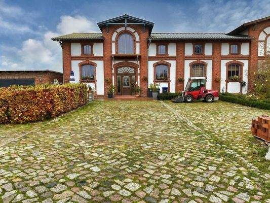 Herrenhaus Frontansicht 