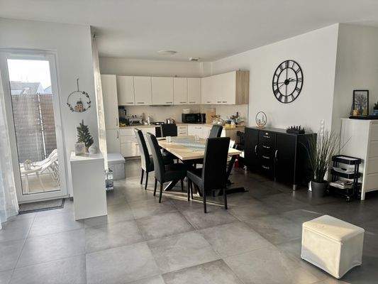 Küche mit Essbereich