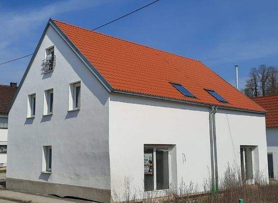 Ihr Zuhause? DHH links v. Foto