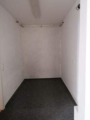 seitliche Abstellfläche