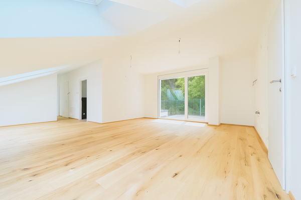 Wohnzimmer mit Zugang Terrasse