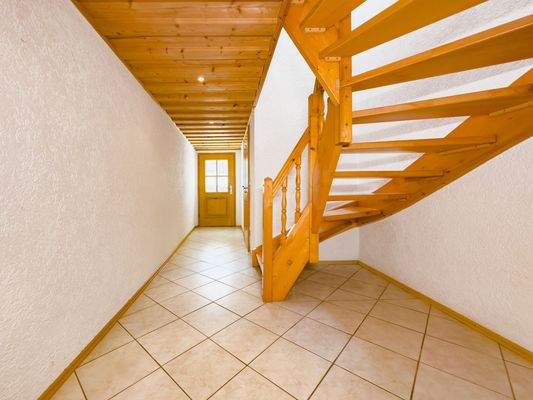 Flur mit Treppenhaus 