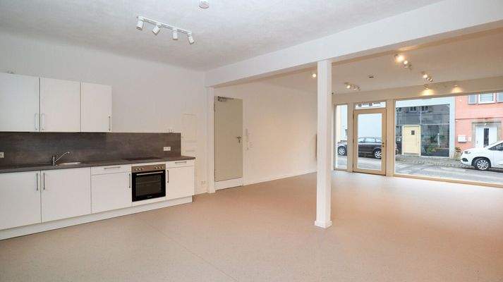 Laden/Büro mit Küche EG