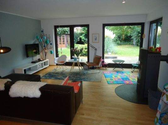 Wohnzimmer mit Holzofen