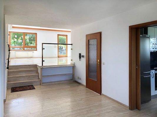 Schöner Essbereich mit Blick Richtung Wohnbereich