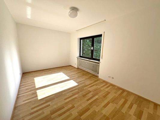 Eltern Schlafzimmer Ostseite.jpg