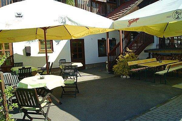 Auf der Biergartenterrasse…