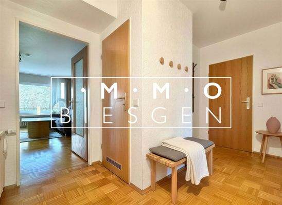 Flur - (KI generiert)