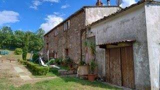 Grundstück mit Wohnhaus 