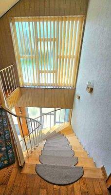 12 Treppenhaus / Flur.jpg