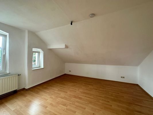 Wohnung DG - Zimmer 1.jpg