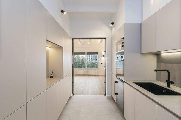 Modern Apartment Close to Avenida Diagonal in Les Corts