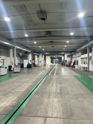 Crash Test Halle Innenansicht