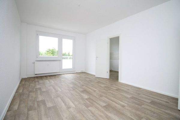 Wohnzimmer mit Balkon