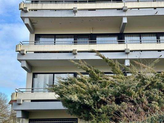 Außenansicht mit Balkon